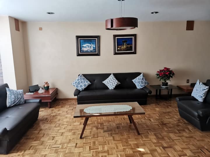 Great House. Amazing Location. - Morelia