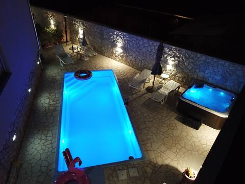 Two bedroom apartment with pool and jacuzzi