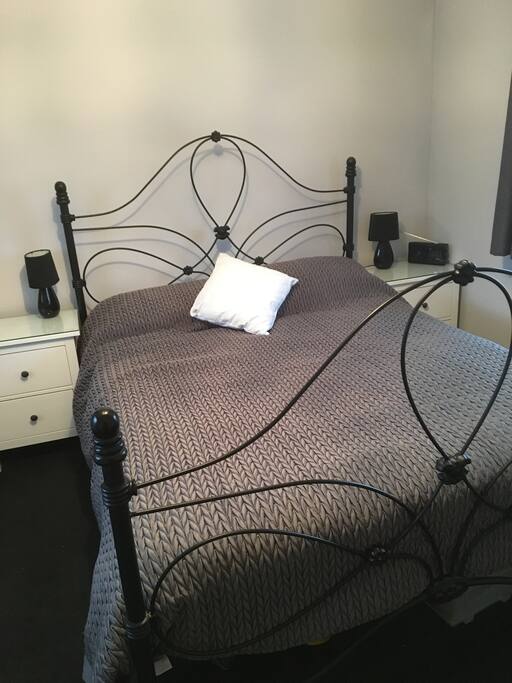 King size bed