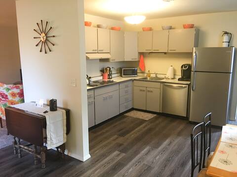 Cute 3BR 1-level MidCentury, near Earlham-IUE-Reid