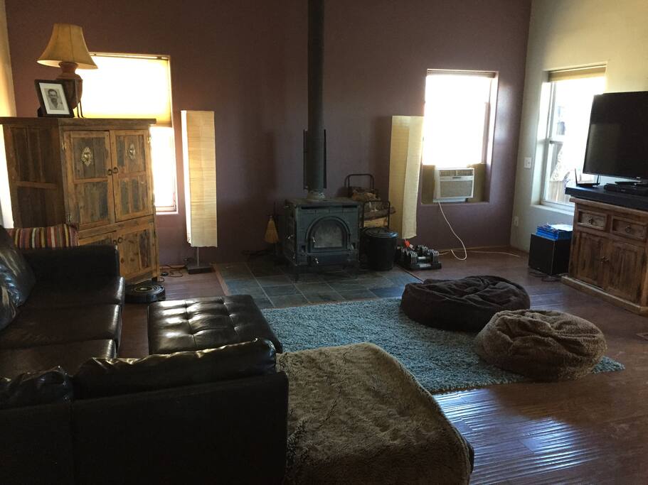 Spacious living room with HD large screen TV with HBO/Amazon Prime