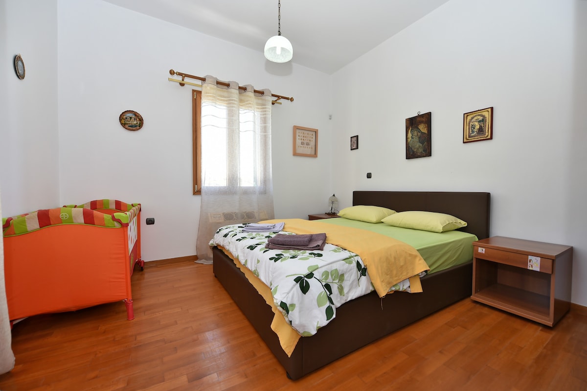 Spavaća soba br. 4 (s noćnim krevetom za djecu) / spavaća soba br. 4 (s „parkom”)