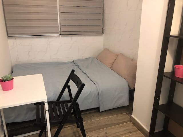 香港傳統唐樓@時尚空間 RA 房大雙人床