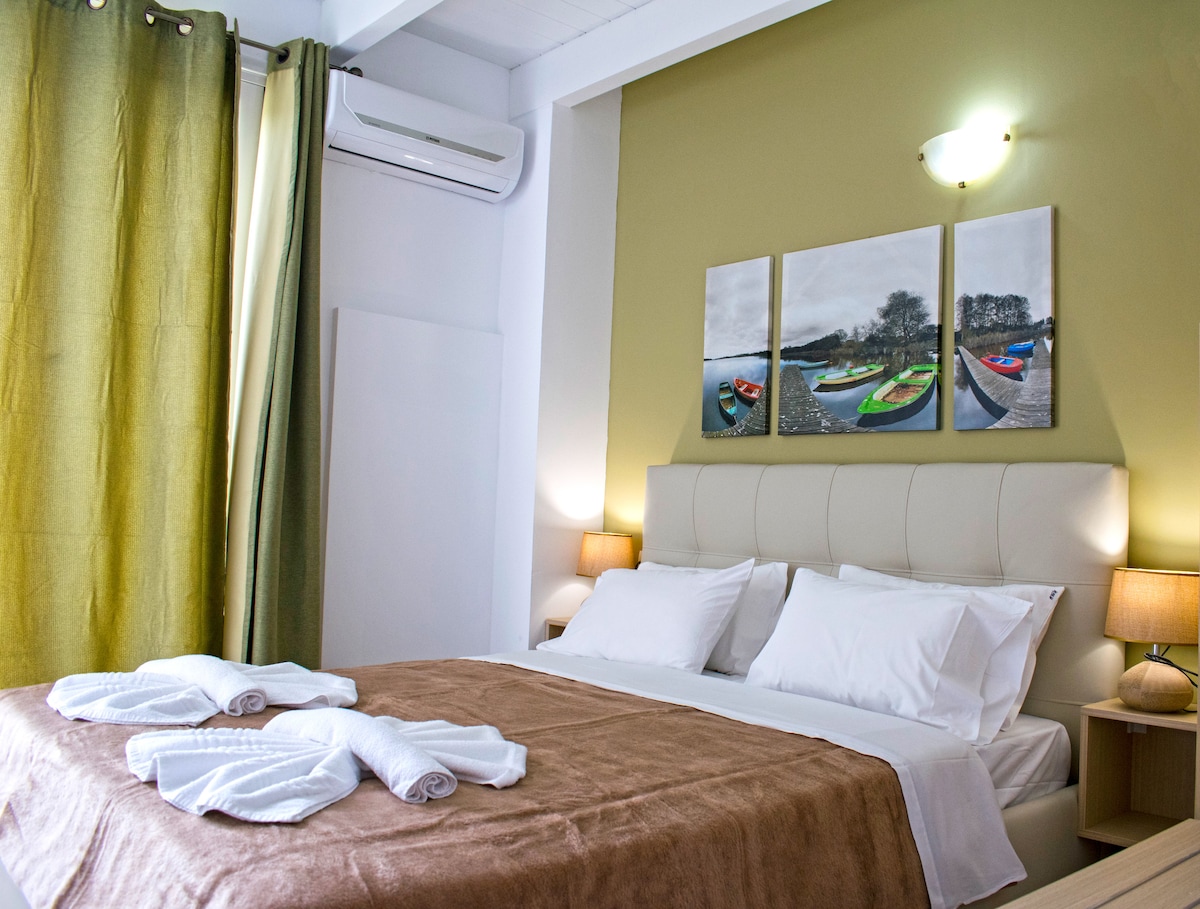 一楼卧室-双人床