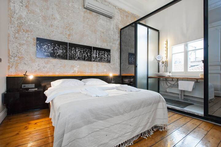 4 Bedroom★3Bath★In the Center★ Best for Big Groups gallery image 3