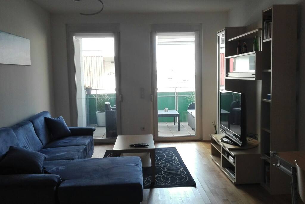 Wohnzimmer mit Balkonzugang
