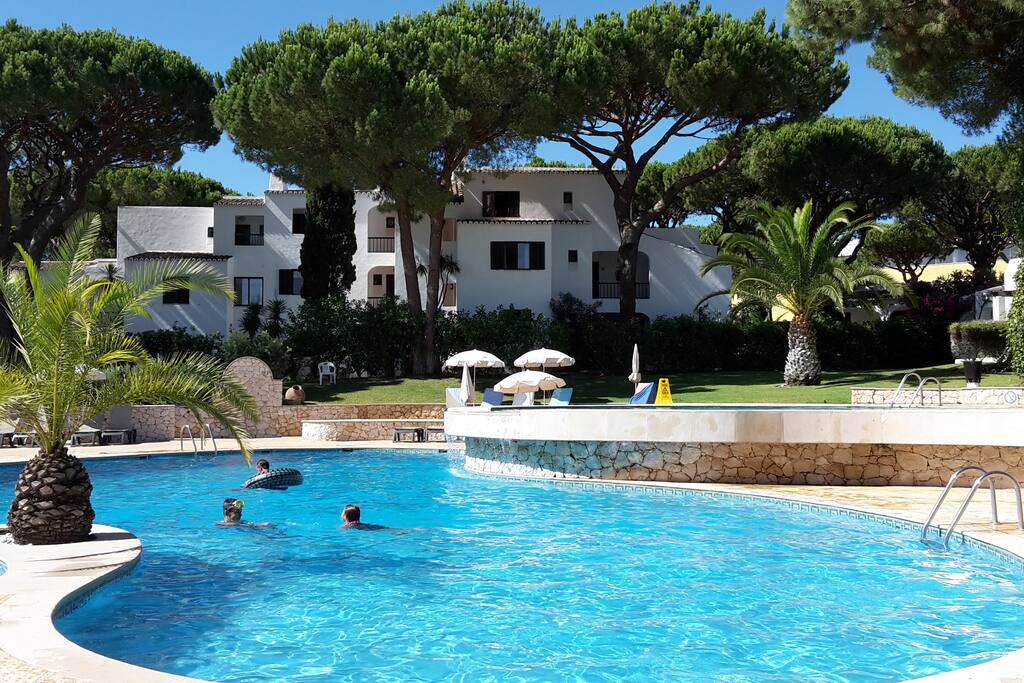 Appartement face à la piscine