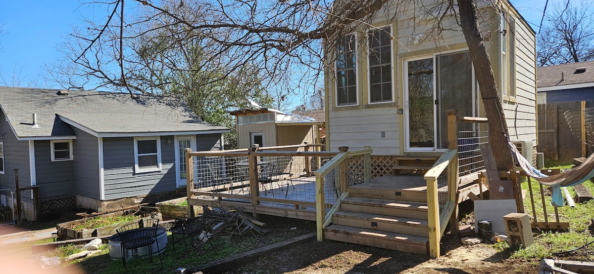 Nature, space, art, porch, free parking, fire pit