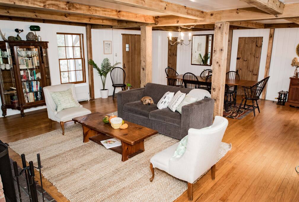 LIVING AREA (1st Floor): One final photo! Let us know if you have any questions...