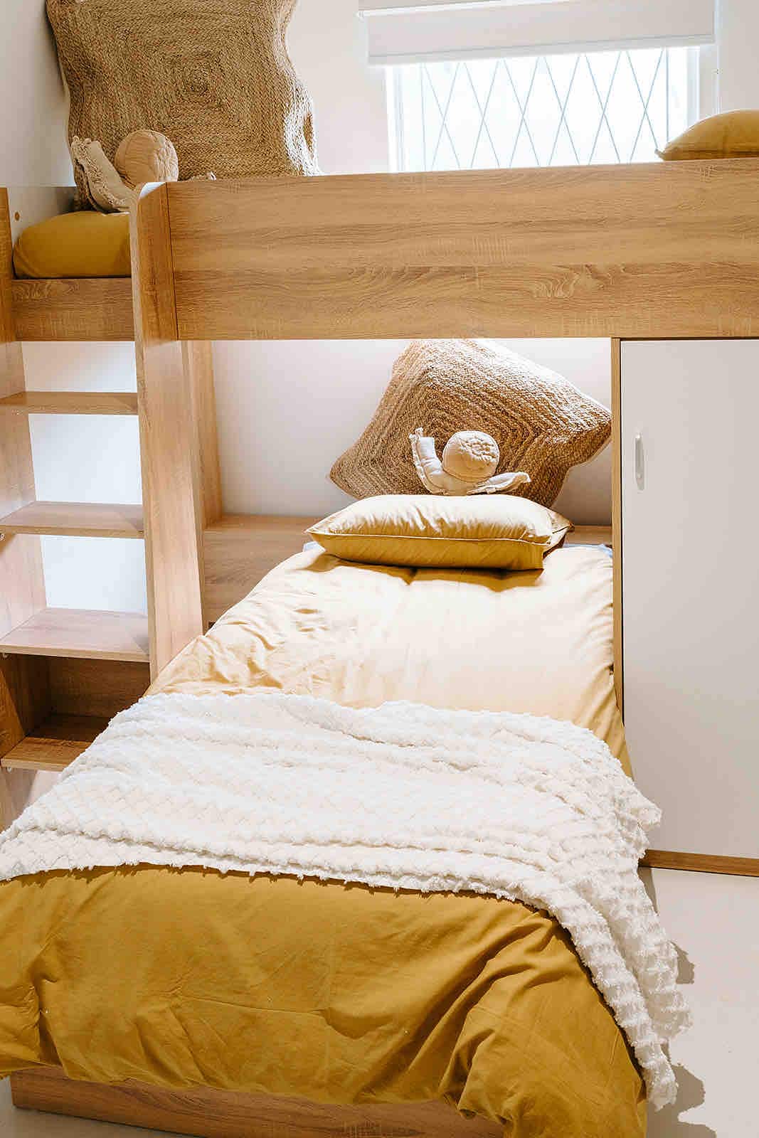 Druga spavaća soba s krevetima na kat