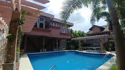 Palmer's Paradise Private Pool Resort