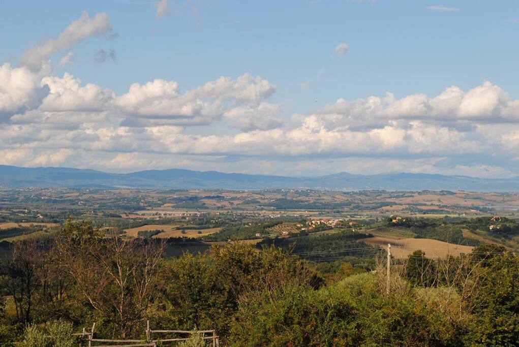 Panorama sui laghi e Val di Chiana