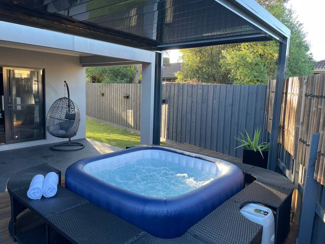 Sunset Retreat – 17 Guests gallery image 4