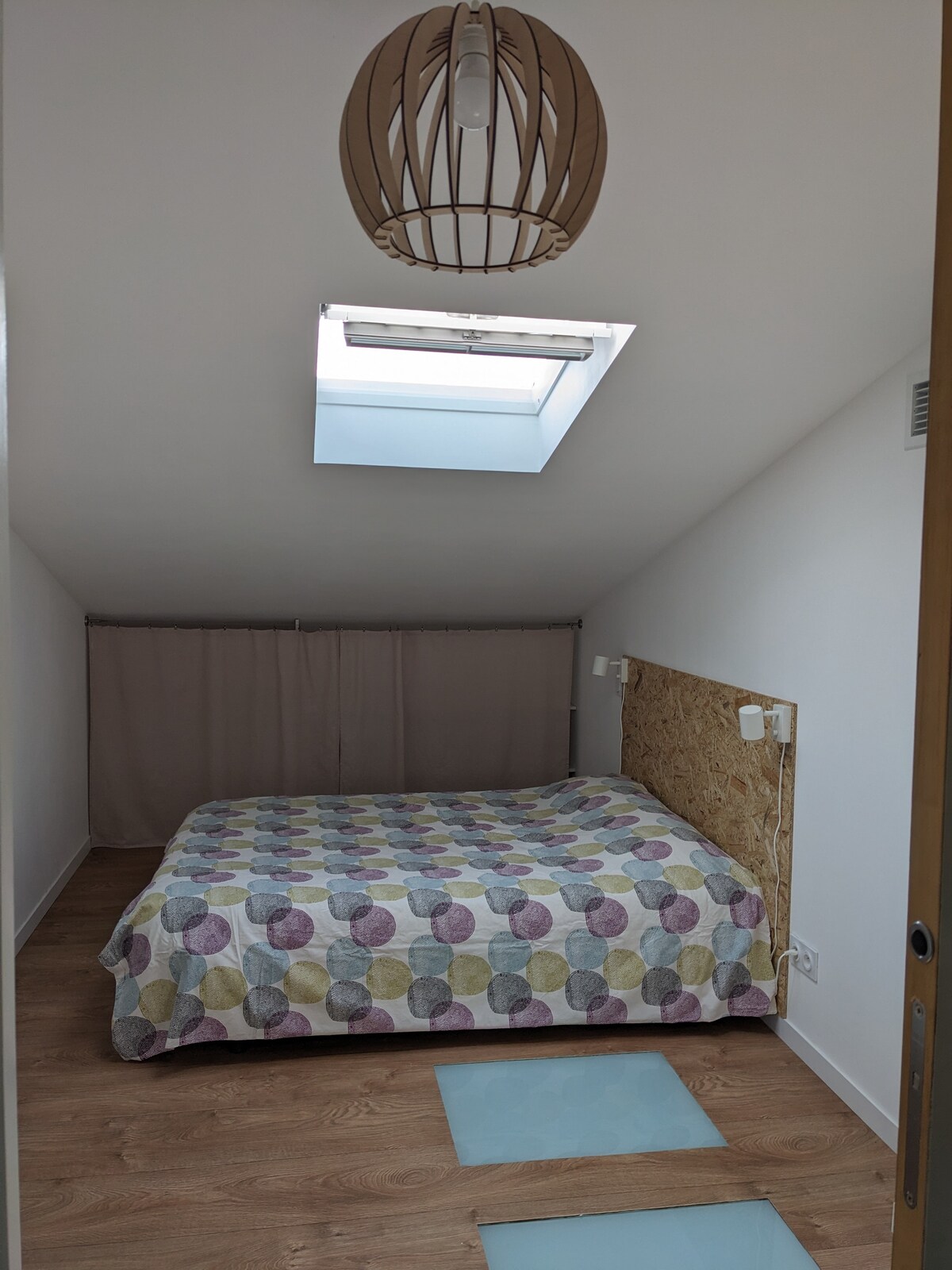 Slaapkamer met kleedruimte