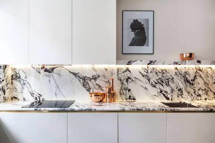 CONTEMPORARY DESIGNER APARTMENT in London Centre gallery image 3