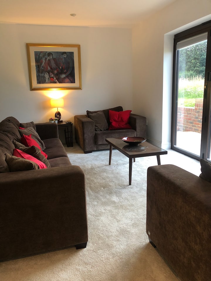 Spacious One Bedroom Annex In Hampshire Village - Wiltshire