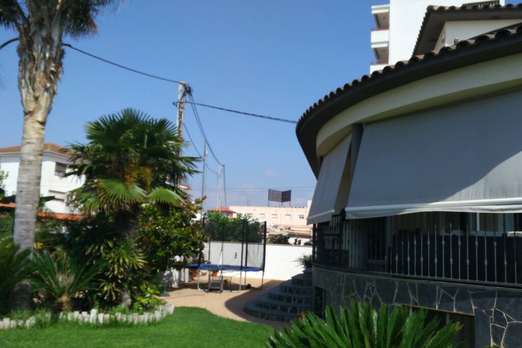 Parcela de 700 m2 perfecta para juegos.