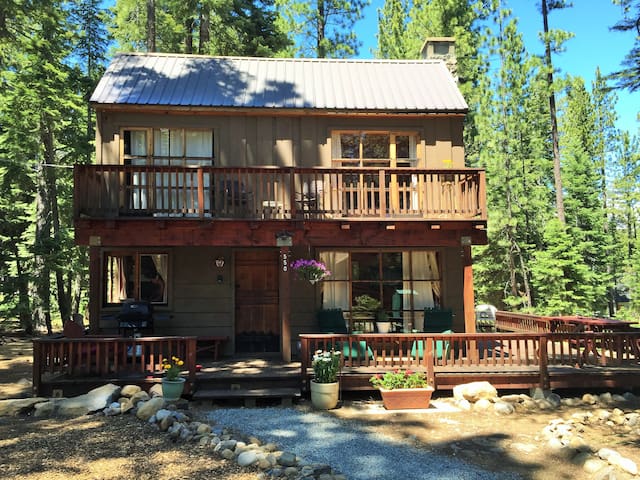 Classic Updated Tahoe Cabin Near Sunnyside & Beach