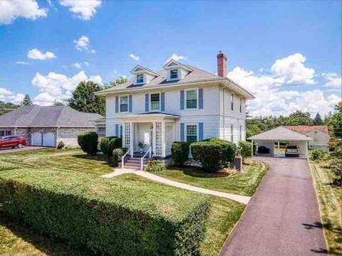 Spacious home, great for large groups! Radford/VT