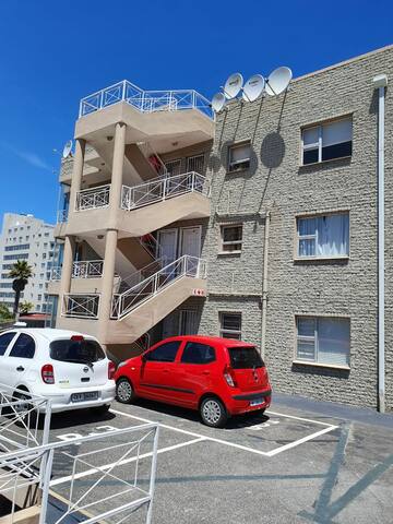 Seaside Apartment, 2 bed, Views of Table Mountain gallery image 5