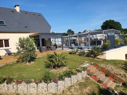 Saint-Lô - House with pool and park view.