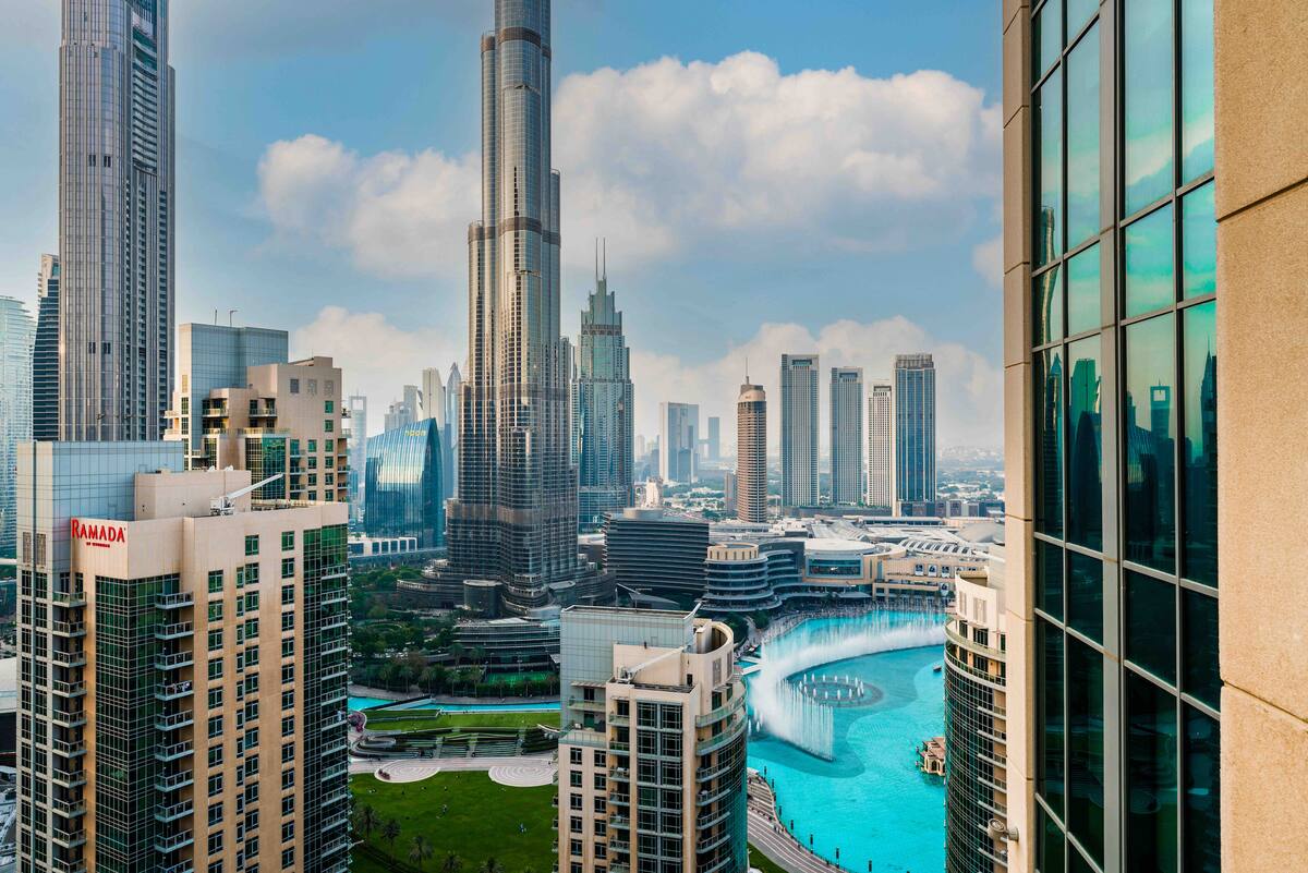 1 Bedroom Apartment W/ Burj Khalifa & Fountain View