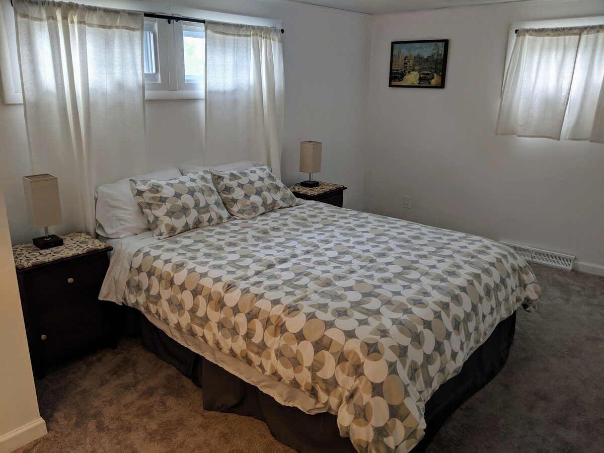 Beneden slaapkamer #1.