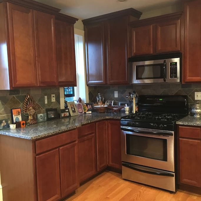 Kitchen - fully equipped with a full complement of gadgets