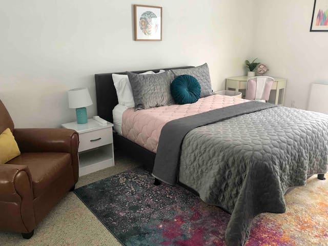 Private, Charming & Convenient Guest Suite