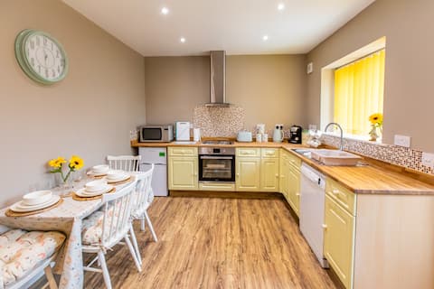 Top performing Airbnb: Ducks Den Cottage, Stokesby, Norfolk Broads in Great Yarmouth
