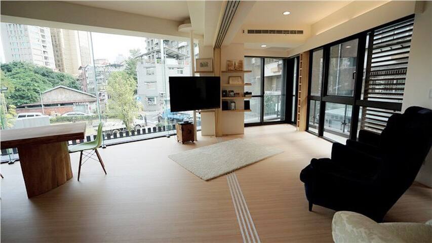 Unique New Wood Modern Luxury Design Home Business gallery image 4