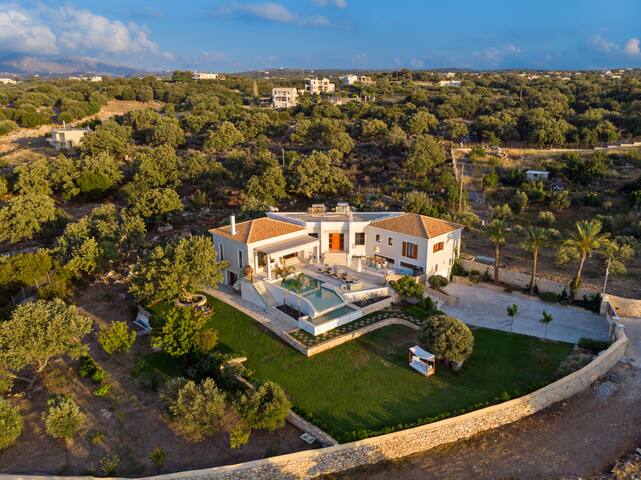 Lush Retreat with Sea Views, Near Beach gallery image 4