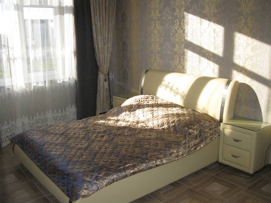 Кровать размера "king-size" с анатомическим матрацем позволит хорошо выспаться
