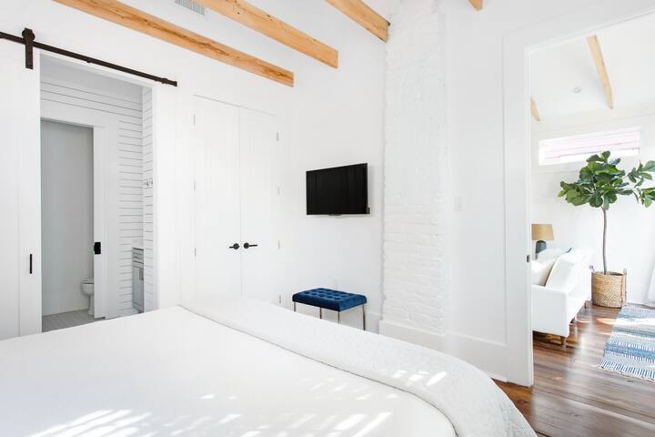 Creole Cottage Jewel, close to Magazine gallery image 4