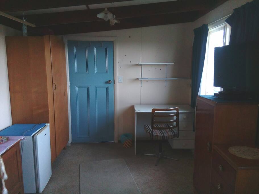 Wardrobe, drawers, desk, TV, fridge, tea/coffee facilities