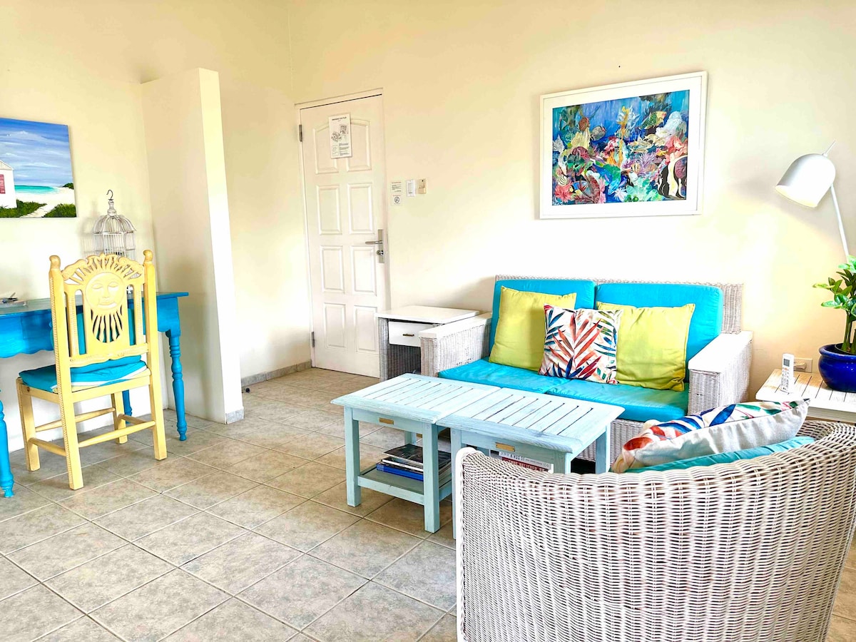 Top performing Airbnb: Déjà Blue, Coastal Retreat 1 bdrm w/shared pools in Nederland