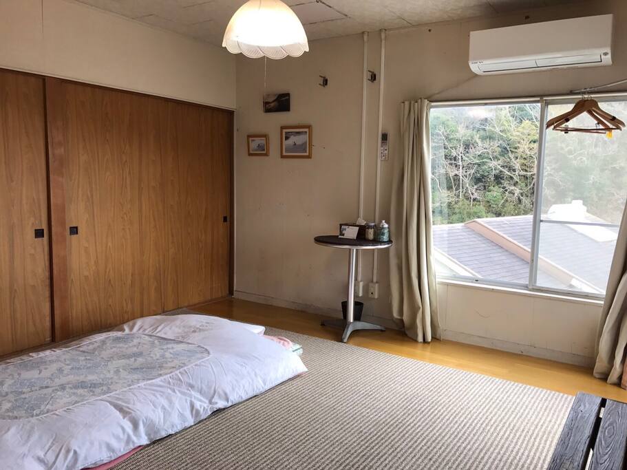 searoom テラスにお部屋が繋がっています。朝は鳥のさえずりで目覚め、海の近くに住んでいることを実感できるお部屋です。searoom The room has led to the terrace. In the morning, wake up in the twitter of birds, is a room that you can feel that you are living near the sea.