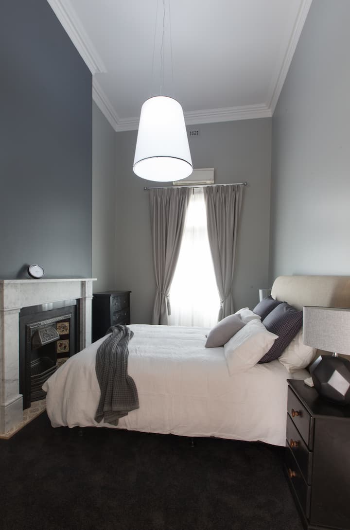 Dhoma e gjumit 2 - Krevati dopio "queen"