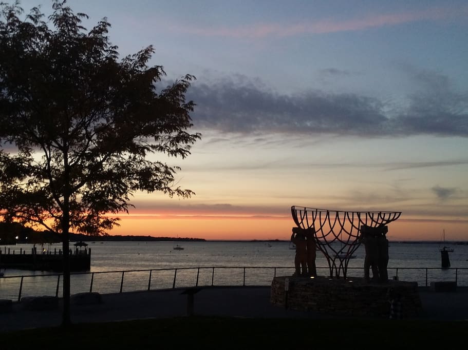 Walk downtown to Port Jefferson harbor, Restaurants and shops
