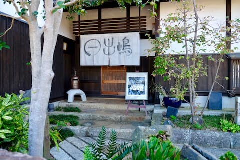 鳥取県岩美町の自然と民藝に囲まれた古民家　砂丘からバスで20分 遊覧船乗り場から徒歩1分　海の幸も