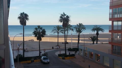 Great newly renovated apartment next to the beach