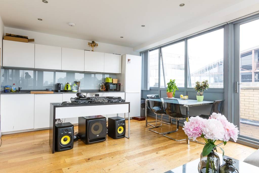 Fully kitted Kitchen