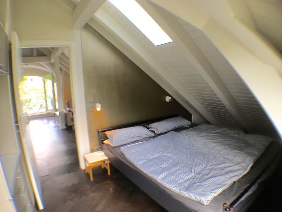1. Schlafzimmer mit Doppelbett