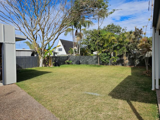 Sunny Coast Beach House~ pets welcome on request gallery image 2