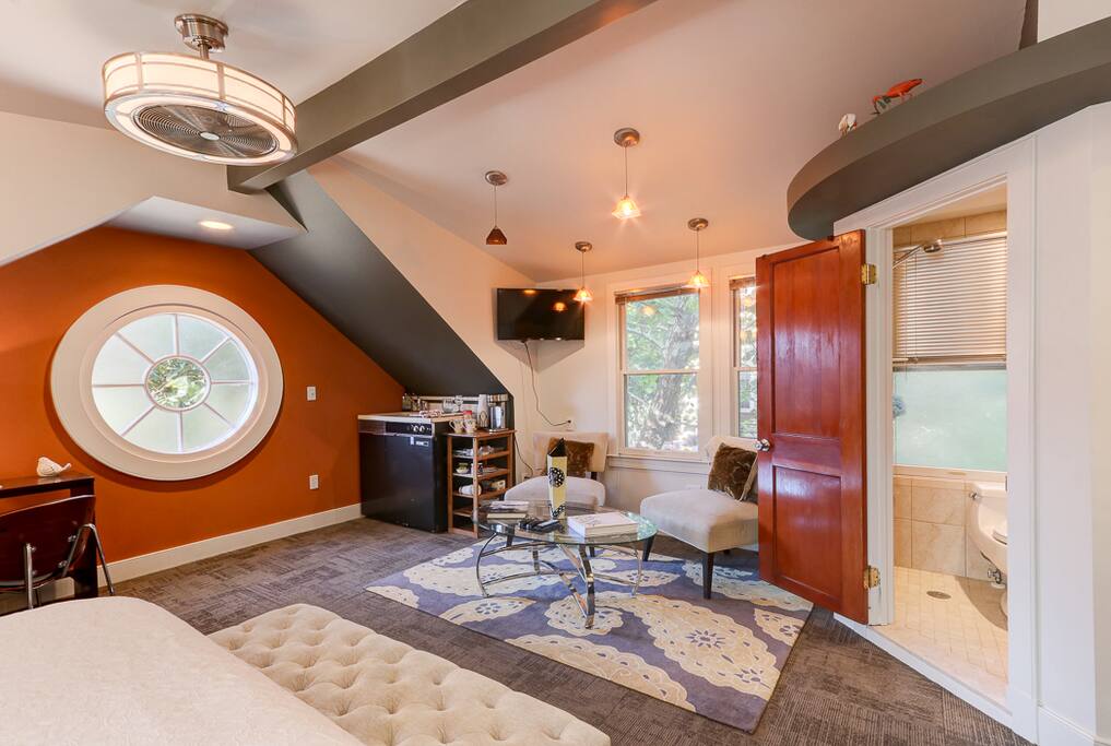A comfortable seating area for you to relax, enjoy a cup of coffee. Smart TV, WiFi, mini fridge, coffee maker, European style wet room bathroom/shower. Plenty of space to spread out and make yourself at home. Ceiling fans and lots of natural light.