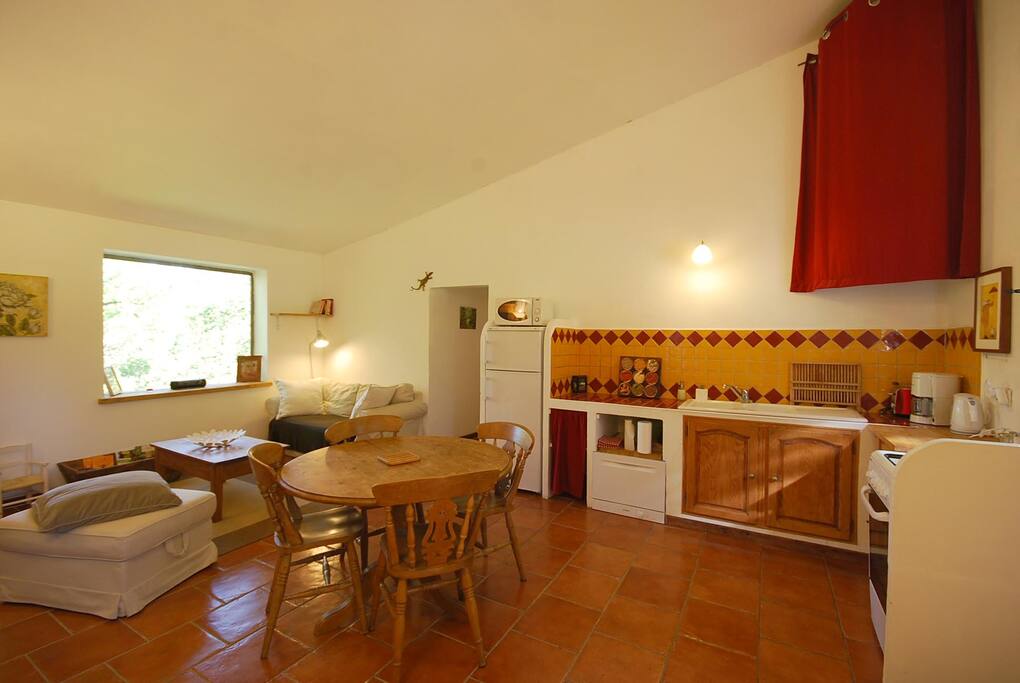 Grand espace de vie pour la famille.