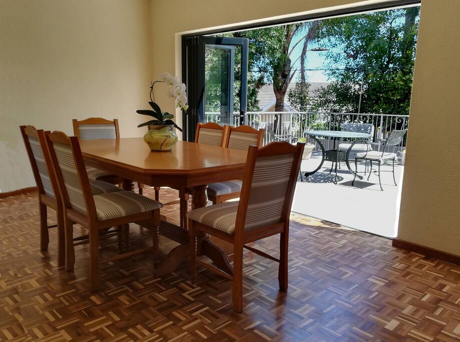 Breakfast area