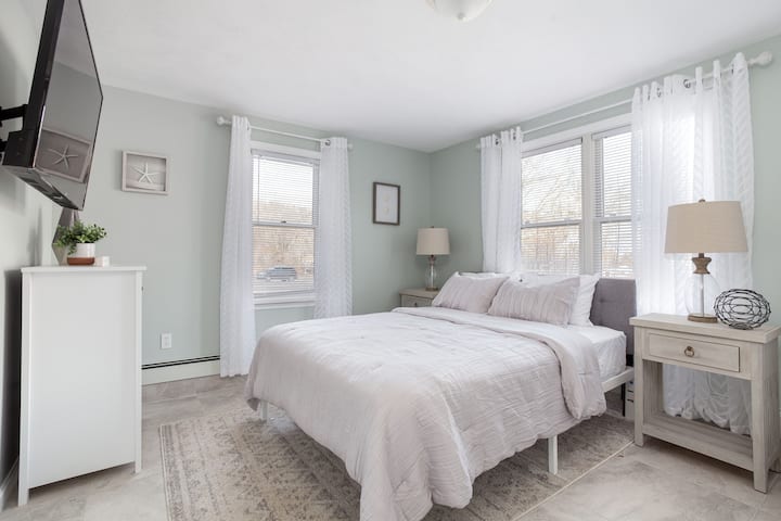Bedroom #3, Lower level, Queen Bed