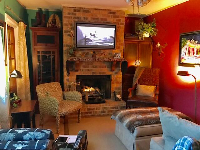 The Bend of Bourbon gallery image 4