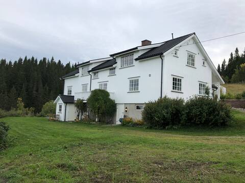 Cozy apartment on farm, 10min from the city center
